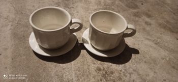 2 tasses blanches et sous tasses