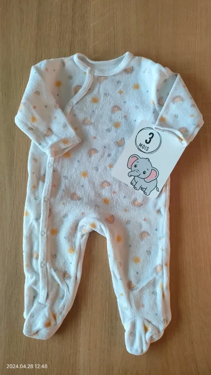 Lot 3 pyjamas 1 pièce - photo numéro 2