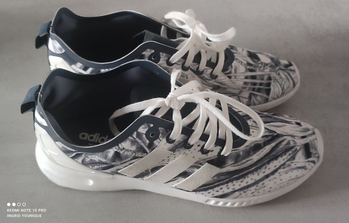 Baskets blanches et grises Adidas taille 36 - photo numéro 2
