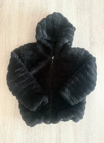 Manteau fausse fourrure noir