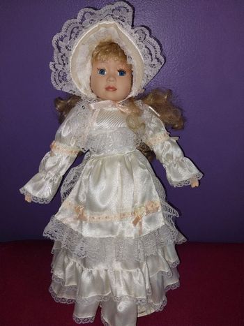Poupee porcelaine