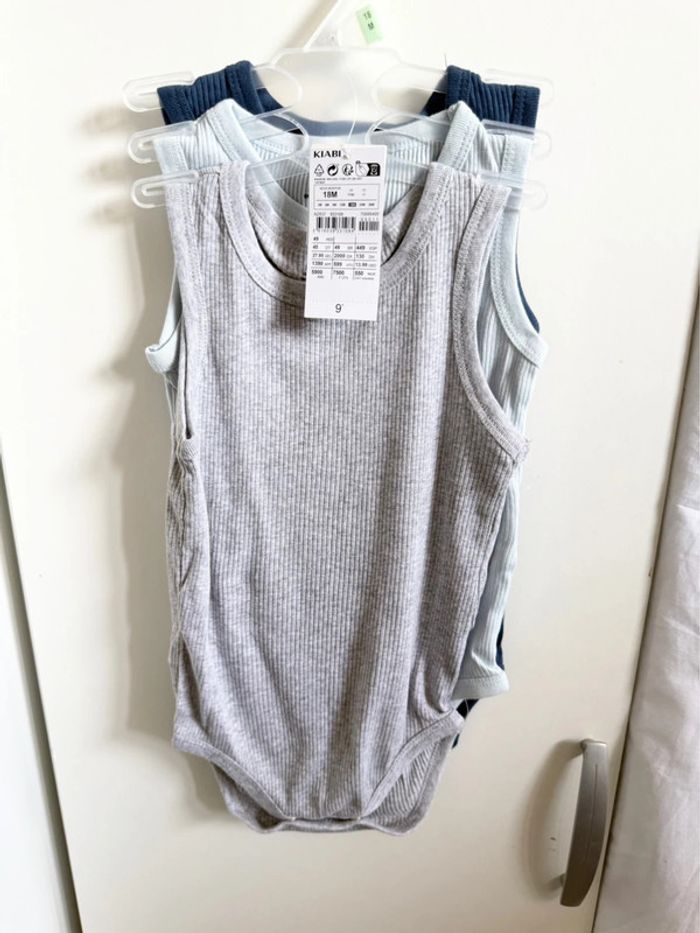 lot 18 vêtements dont 4 ensembles bébé garçon - 18 mois – Neuf avec étiquette - valeur 93€ - photo numéro 6