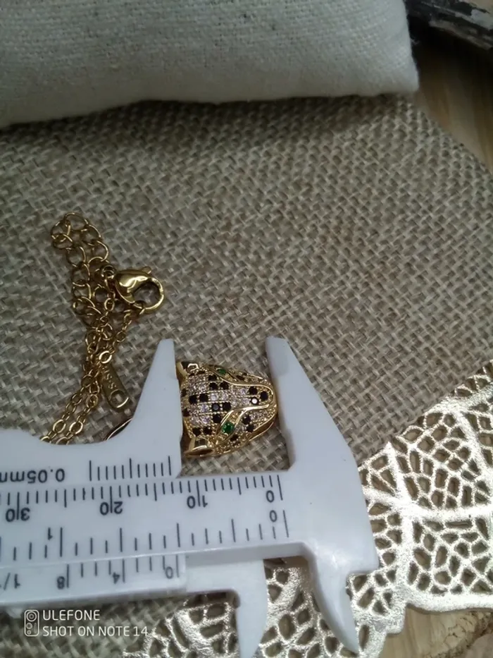 Collier tête de félin et connecteur vert péridot - photo numéro 2