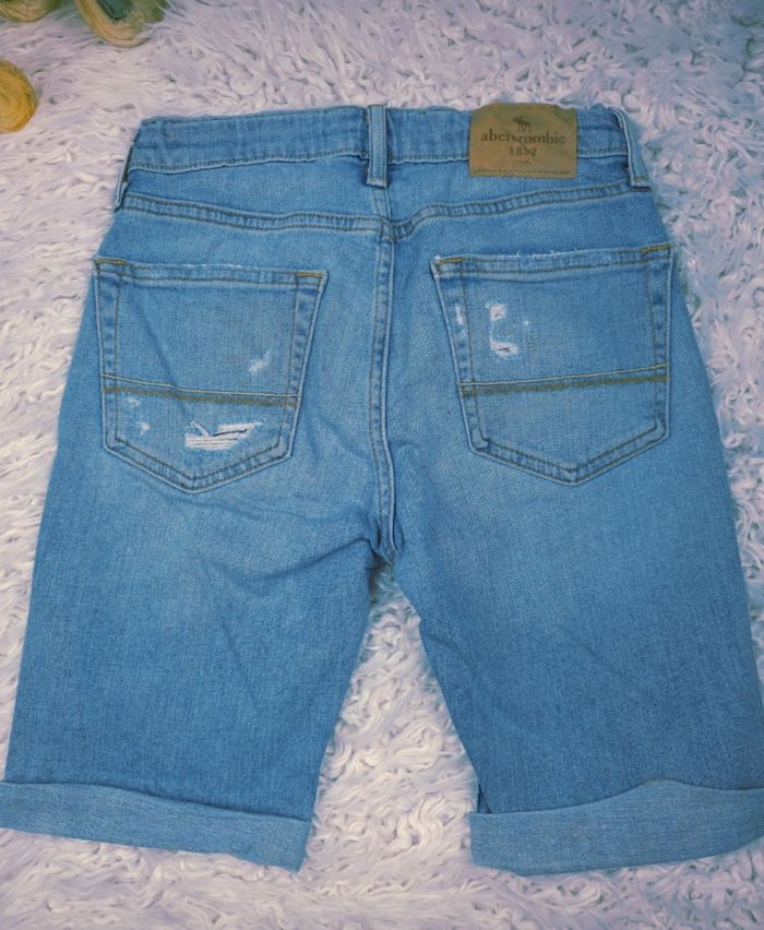 Bermuda en jean bleu clair délavé Garçon taille 9/10 ans marque Abercrombie 🎸 - photo numéro 8