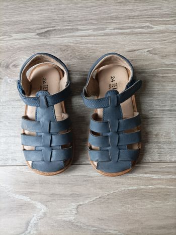 Sandales bleues p.24