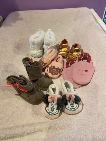 Lot de chaussures bébé
