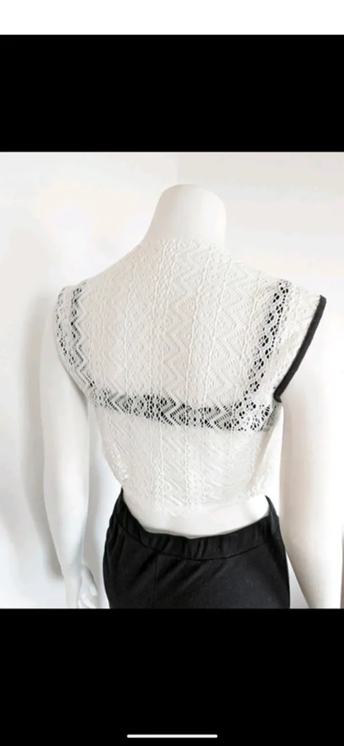 Magnifique Crop top en dentelle blanche taille S. 36 neuf - photo numéro 3