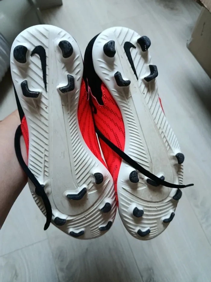 Crampon football Nike phantom pointure 36,5 - photo numéro 3