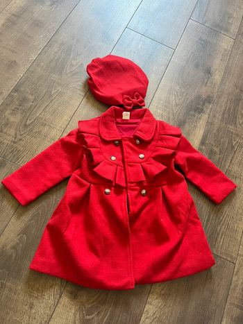 Manteau rouge et chapeau 18 mois