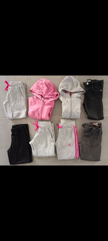Lot de vêtements de sport et pantalons fille en 6 ans