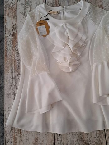 Haut col volant et manches dentelles évasée