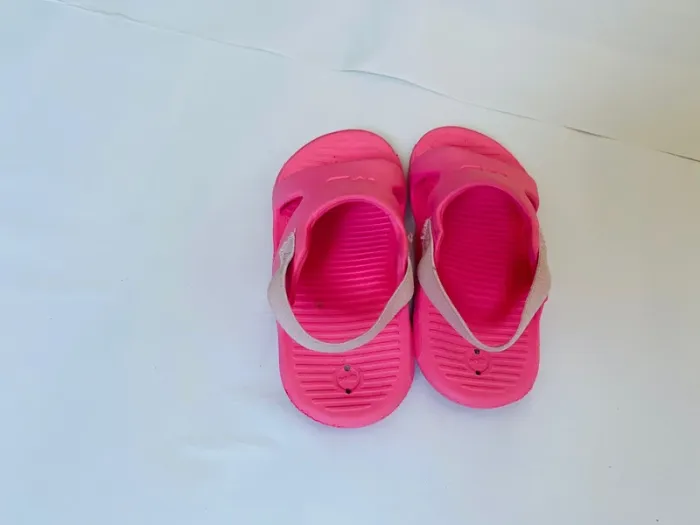 Claquettes piscine fille taille 26 Décathlon - photo numéro 2