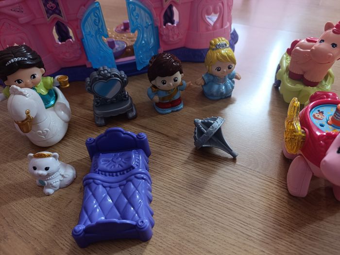 Lot tut tut les copains avec château de princesse - photo numéro 10