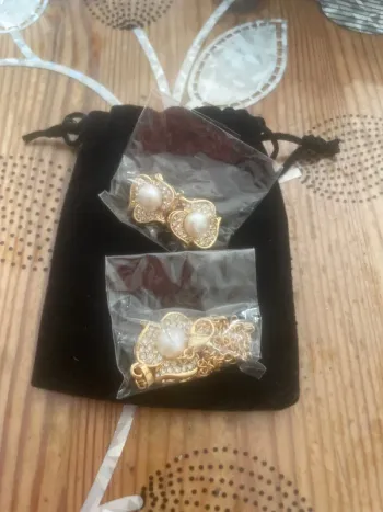 Parure doré perles blanches