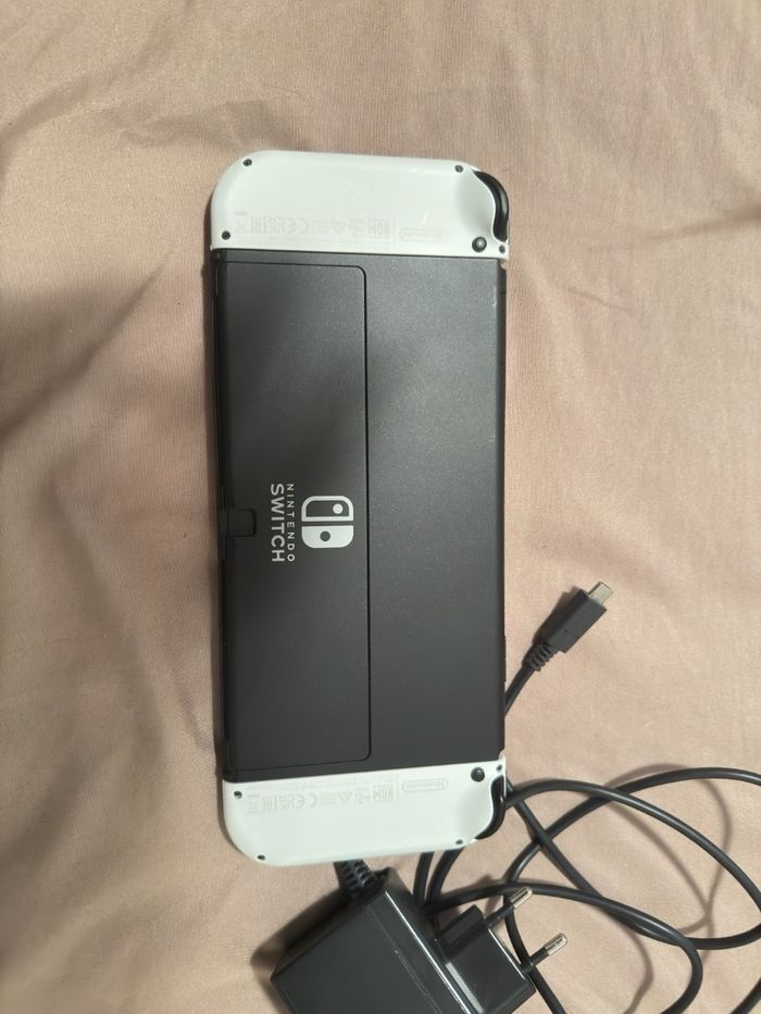 Console portable Nintendo Switch OLED modèle HEG-001 - 64 Go - Blanc - photo numéro 3
