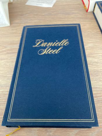 Danielle STEEL
