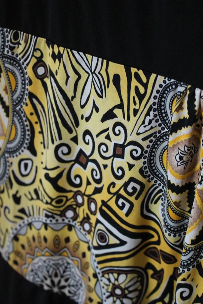 T shirt noir et jaune - photo numéro 2