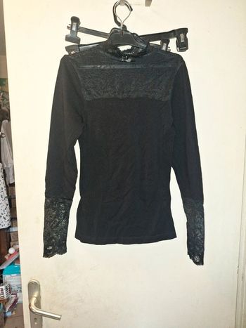 Tee-shirt noir dentelle