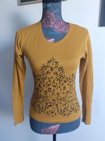 Pull moutarde arabesque 34