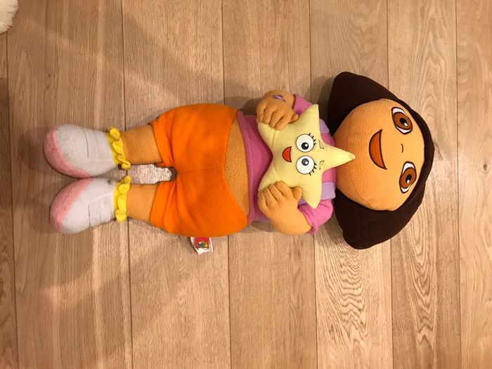Peluche Dora