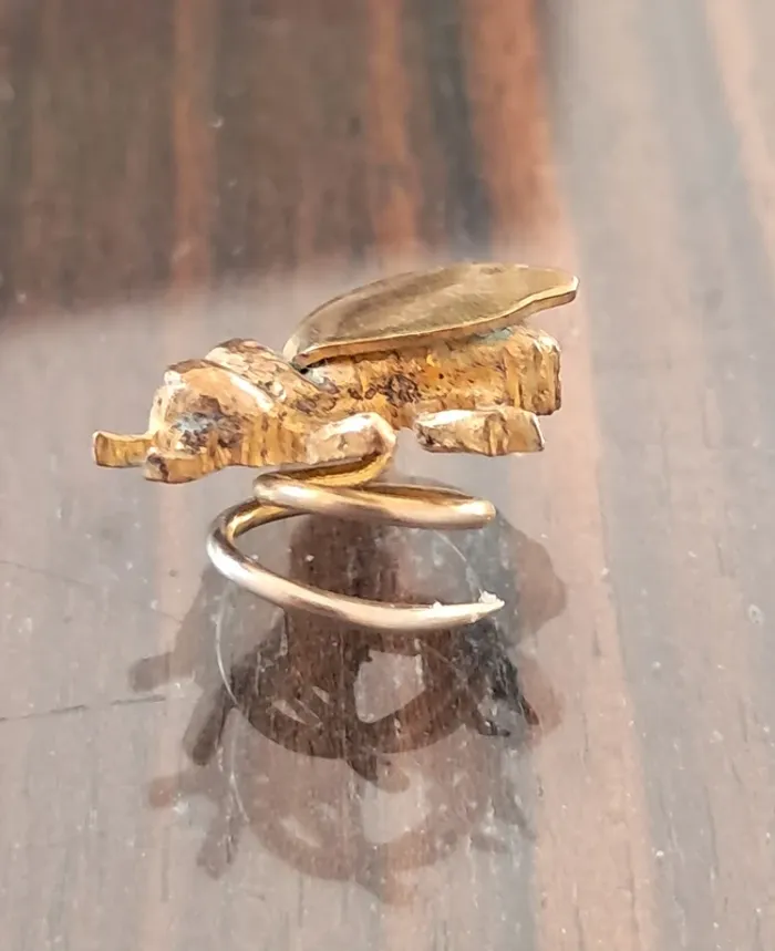 Broche ou pin's original et ancien en métal doré insecte - photo numéro 2