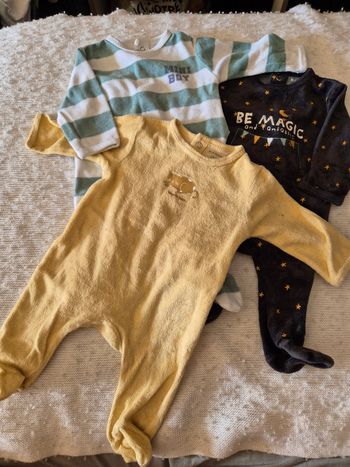 Lot de 3 pyjamas taille 3 mois