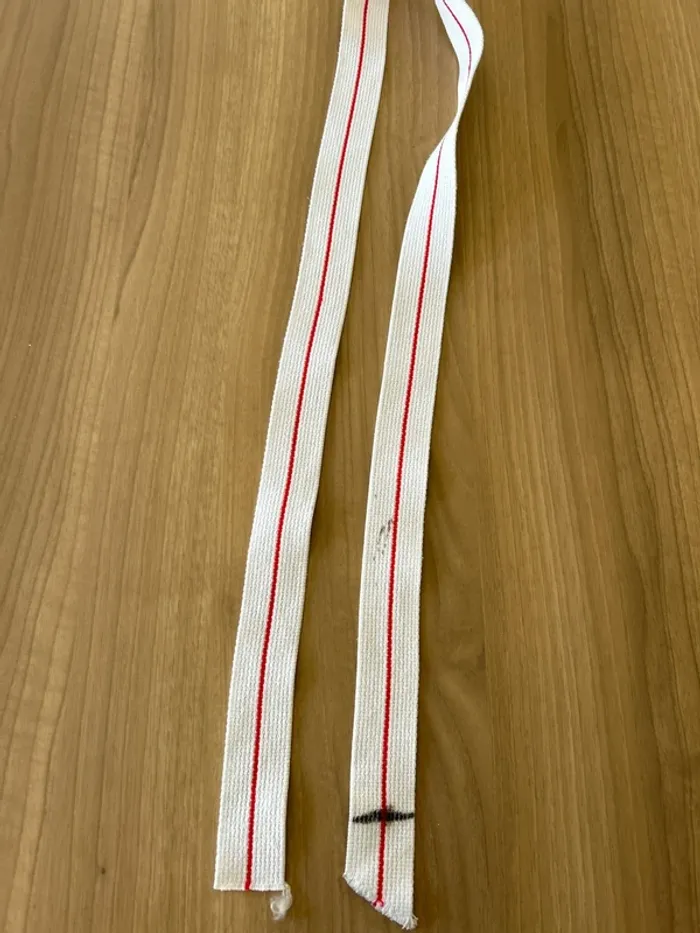 Ceinture de karaté blanche et rouge - photo numéro 2