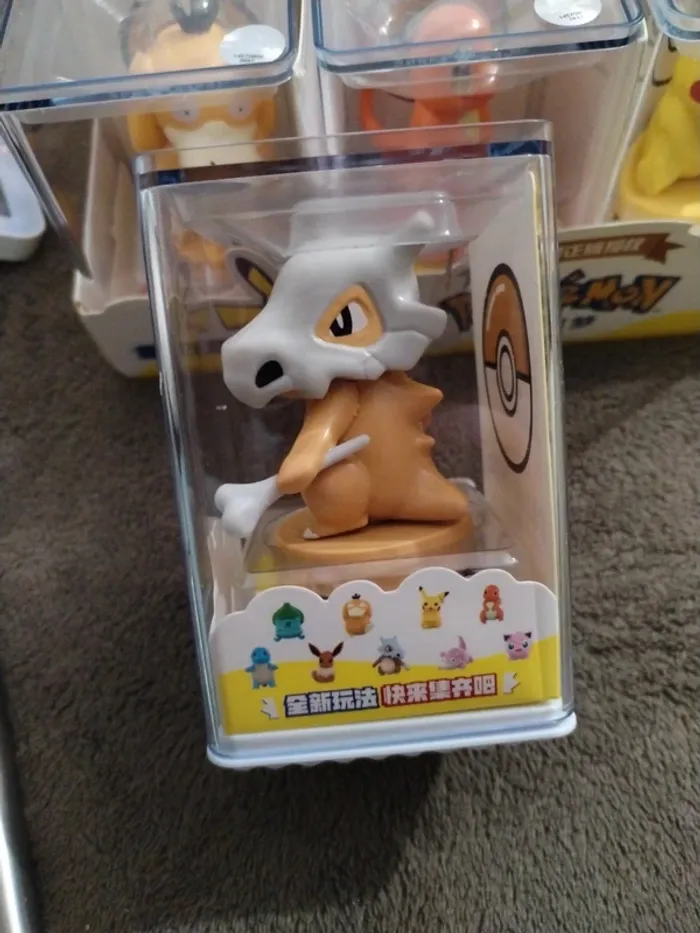 Figurine pokémon osselait - photo numéro 2