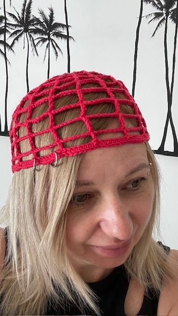 Bonnet  d'été avec des piercings