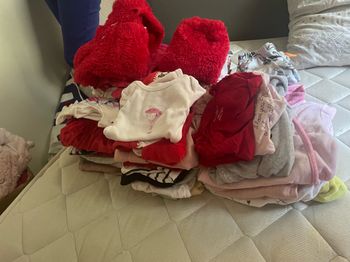 Lot d’affaires :pyjama,body?haut ,bas