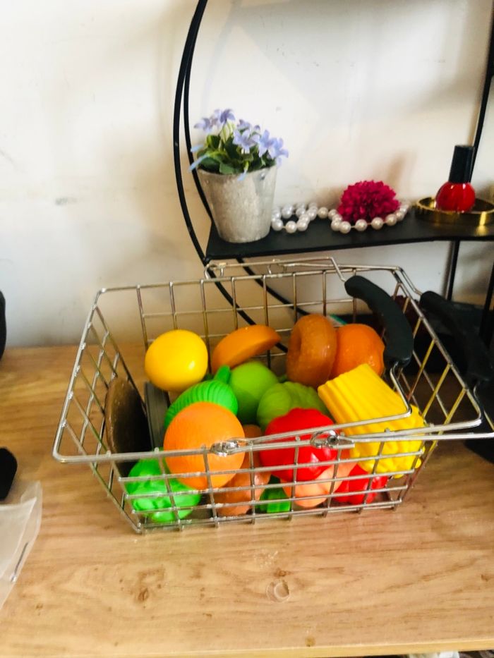 Vrai, panier, plus fruits en plastique