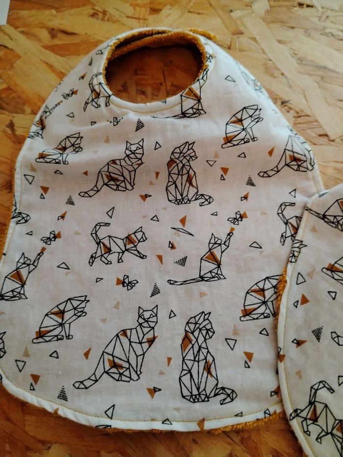 Lot de 2 bavoirs - photo numéro 2