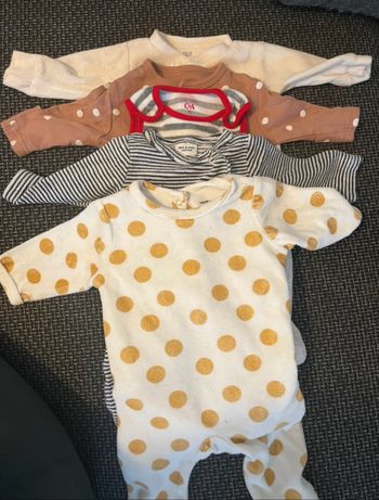 Lot de 5 pijamas / dors bien bébé 1 mois 