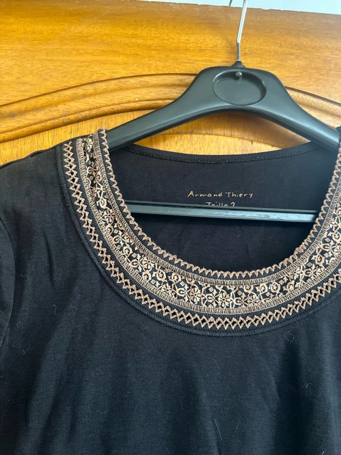 T- shirt noir Armand Thiery taille 2 - photo numéro 2