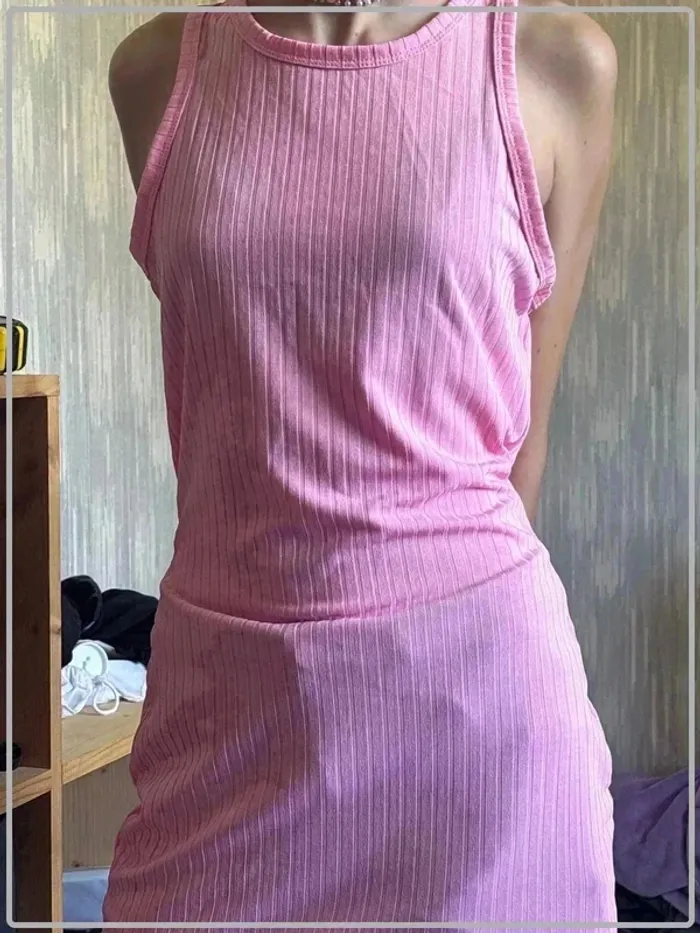 Robe rose flashy taille 14ans marque shein - photo numéro 2
