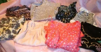 lot de 16 vêtements (voir toutes les photos)taille 44/46+4 foulards gratuits