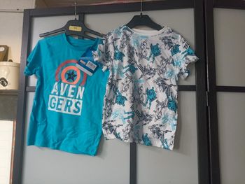 Lot de t-shirt à Disney Avengers taille 4 5 ans