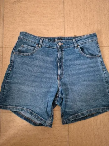 Short en Jean en 44 TEX