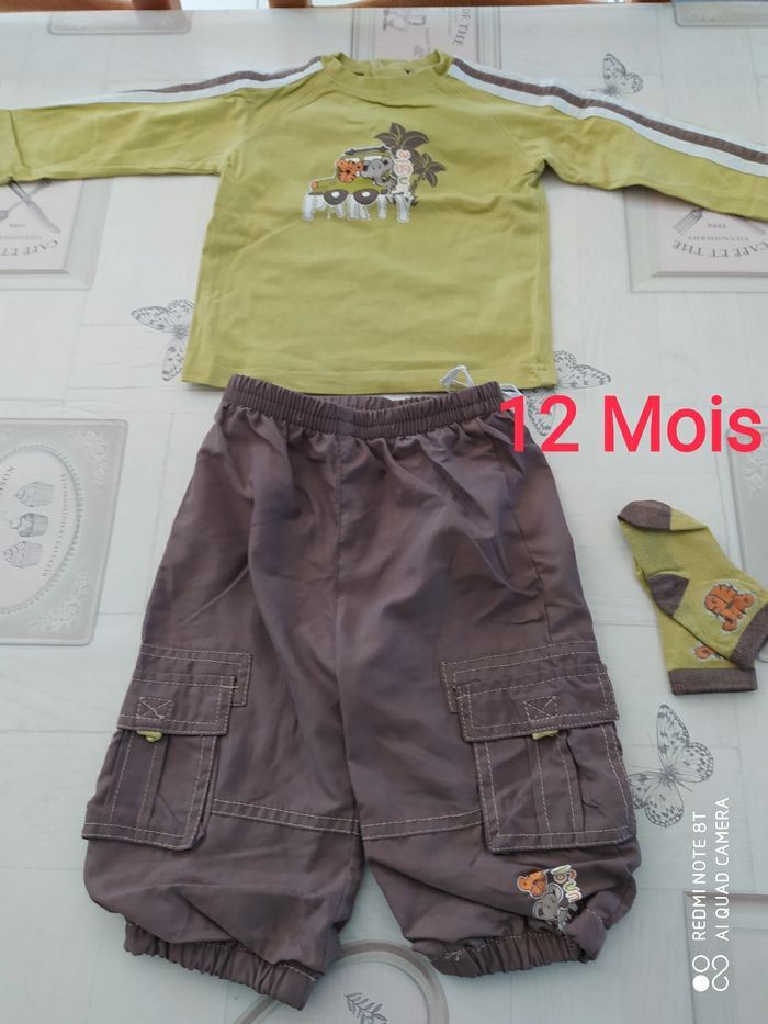 Ensemble 12 mois t -shirt manches longues, chaussettes et pantalon