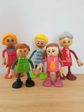 lot de figurines pour maison de poupée