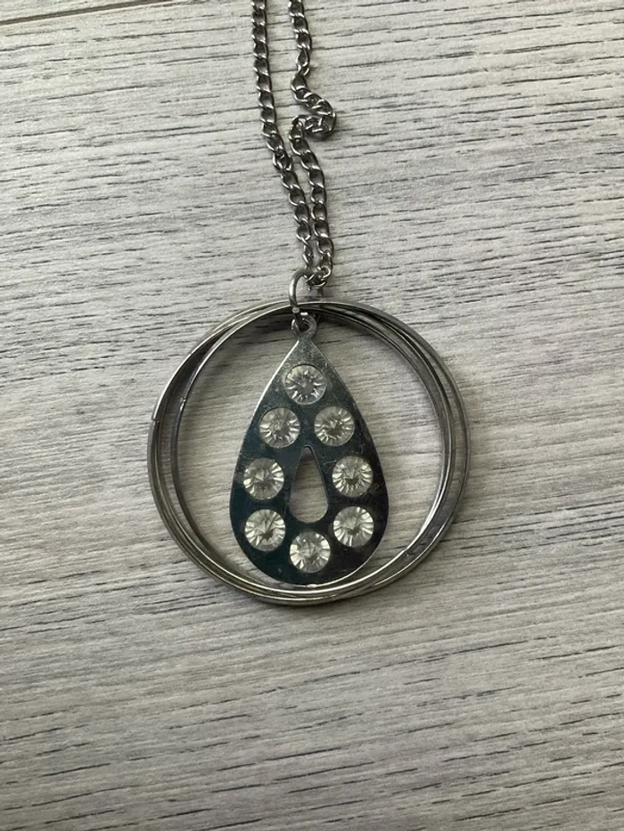 Collier 3 anneaux et gouttes avec strass - photo numéro 2