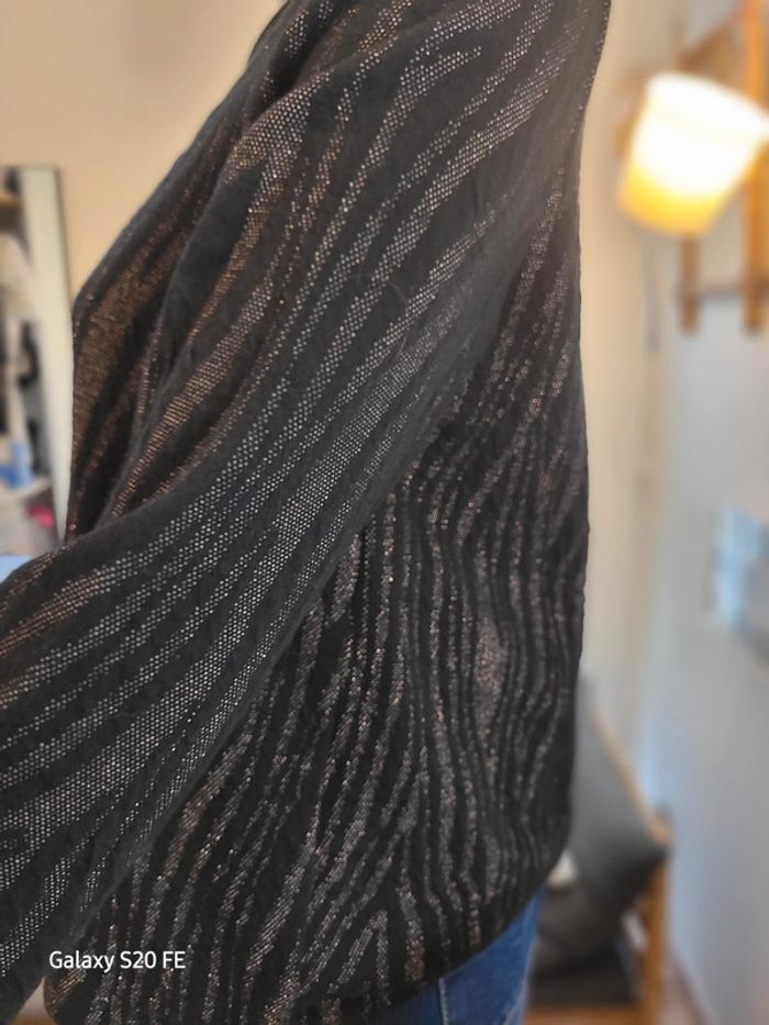 Petit pull noir doré - photo numéro 6