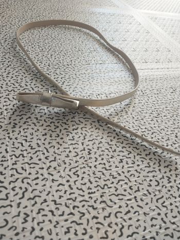 Ceinture fine argentée femme avec nœud