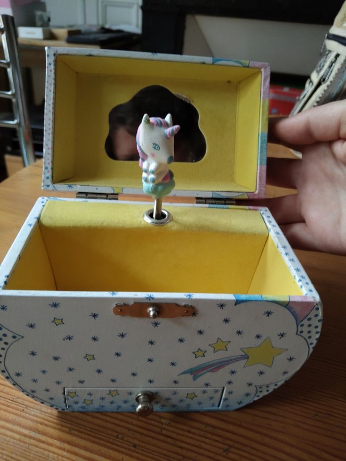Lot thème licorne réveil, boîte à bijoux musical, sac, réveil, plumier