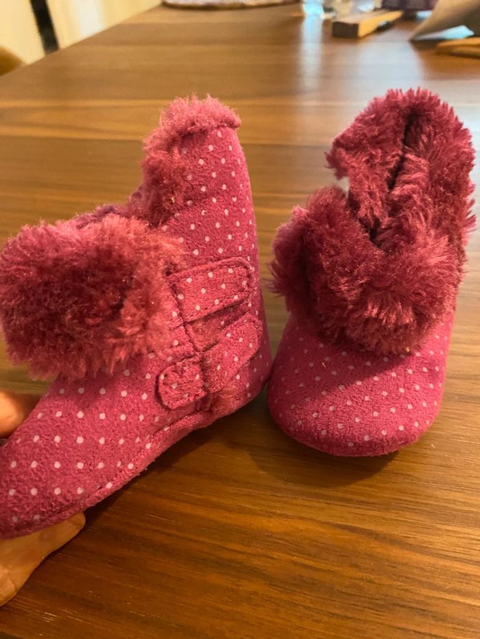 Chaussons  neuves velours  entièrement fourrees fushia 17/18 marque Z - photo numéro 3