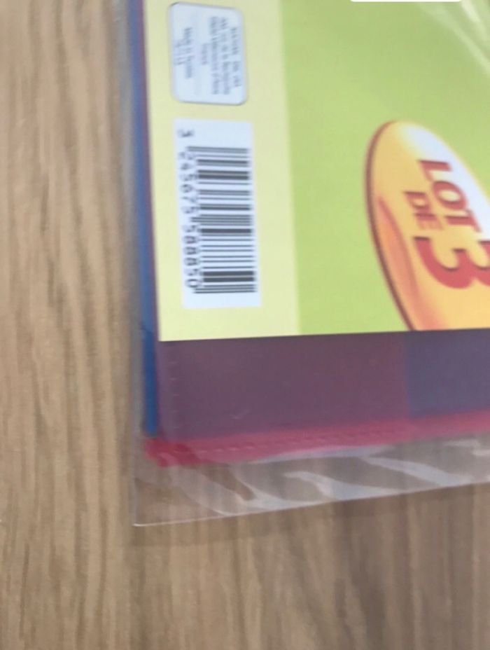 lot de 3 protèges cahier format a4 neuves jamais utilisées auchan transparentes colorées - photo numéro 3