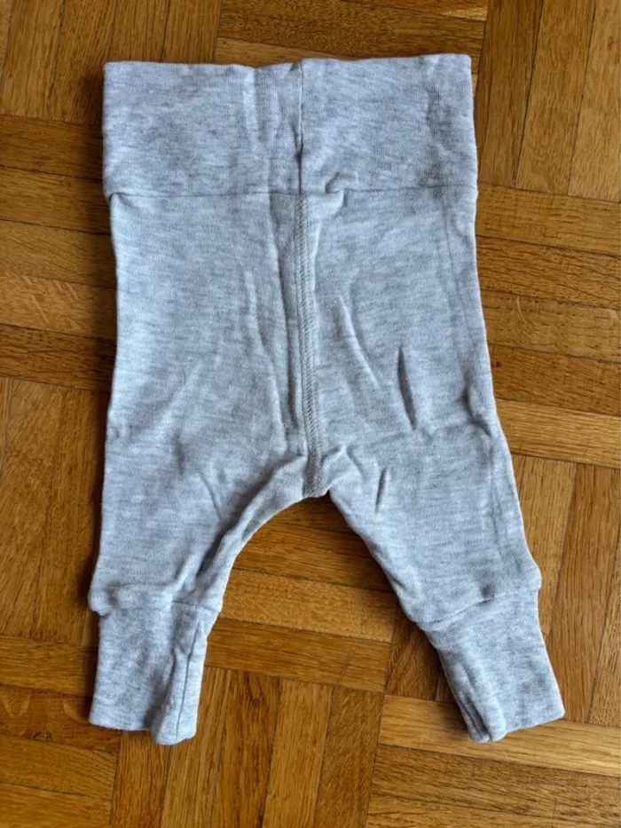 Legging gris 1 mois parfait état - photo numéro 3