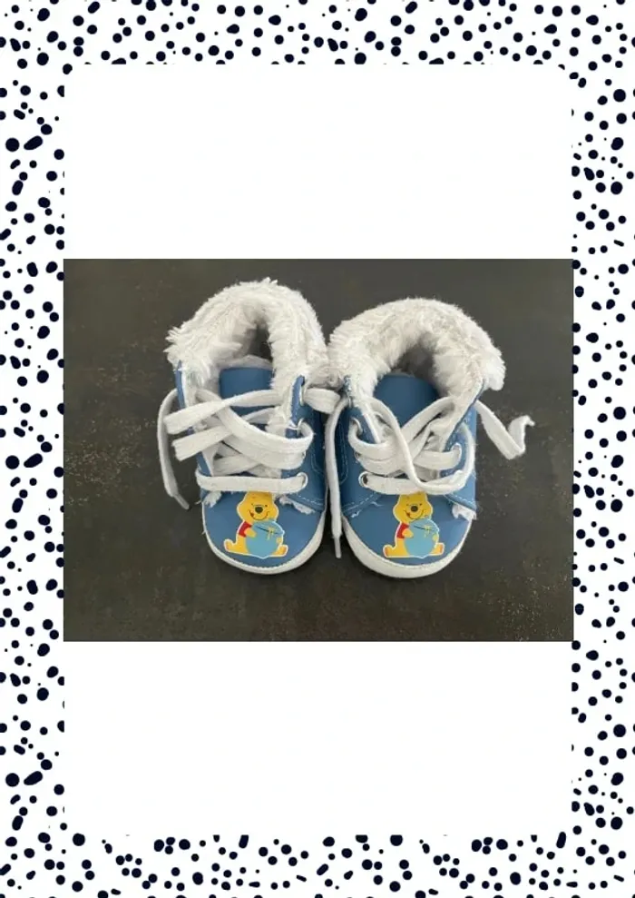 Chausson chaussure Winnie l’ourson marque Disney taille 10 cm