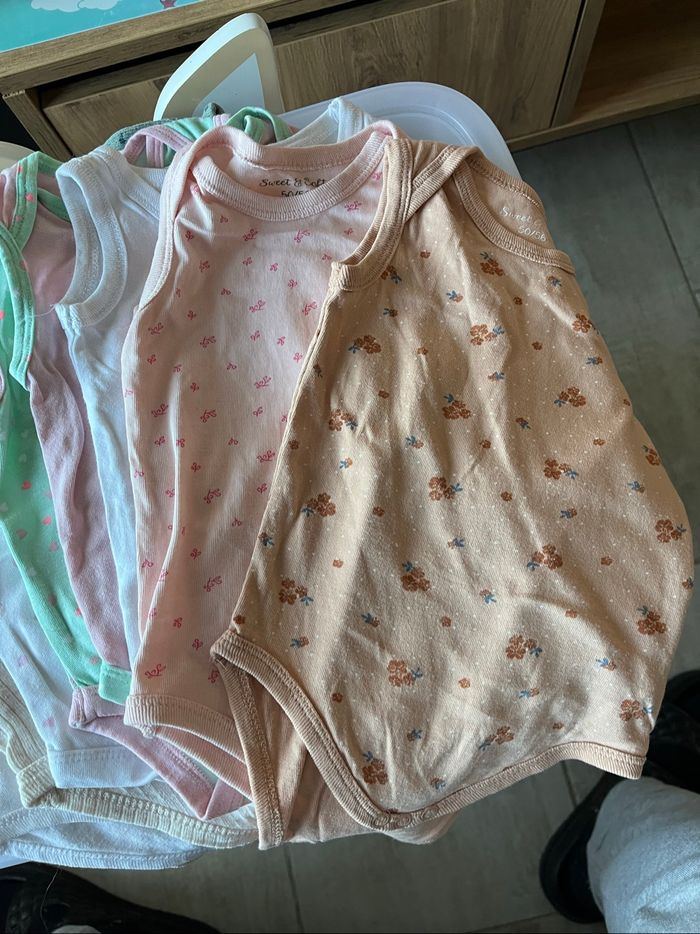 Lots bodies 0-1 mois - photo numéro 3