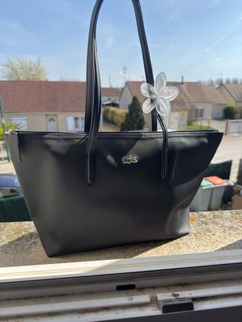 Vende de jolie sac à main Fourre-Tout Lacoste Cabas Noir Taille L 